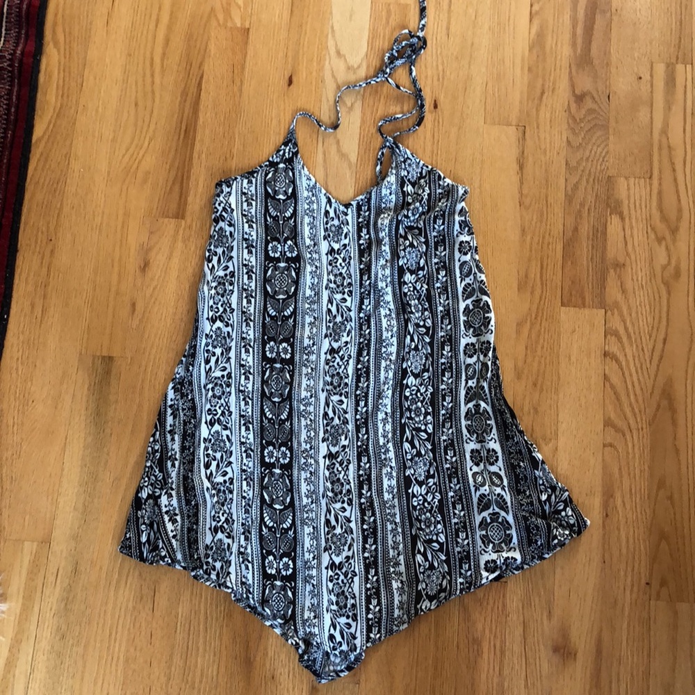 Patterned Halter Dress - Picture 3 of 4